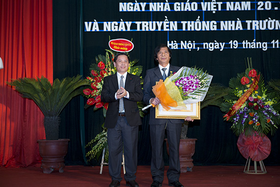 Kỷ niệm 32 năm Ngày nhà giáo Việt Nam 20-11 và 69 năm ngày truyền thống nhà trường 29-11