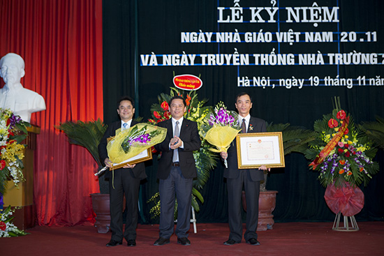 Kỷ niệm 32 năm Ngày nhà giáo Việt Nam 20-11 và 69 năm ngày truyền thống nhà trường 29-11