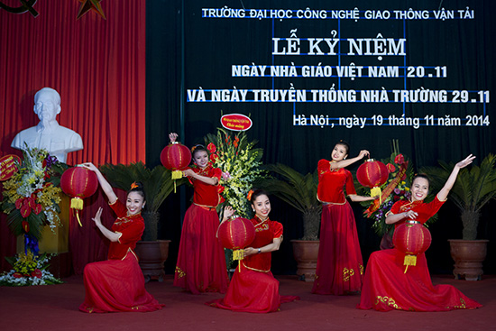 Kỷ niệm 32 năm Ngày nhà giáo Việt Nam 20-11 và 69 năm ngày truyền thống nhà trường 29-11