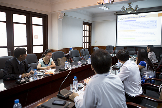 Bí thư thứ 2 đại sứ quán Ấn Độ tại Hà Nội thăm và làm việc tại trường