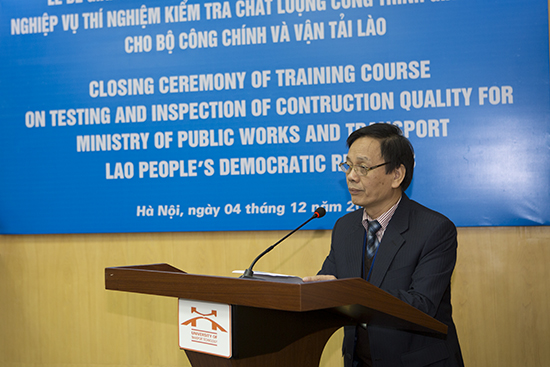 Bế giảng khóa đào tạo “Thí nghiệm viên kiểm tra chất lượng công trình giao thông” cho cán bộ Bộ Công chính và Vận tải Lào.