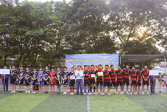 Bế mạc giải bóng đá sinh viên cơ khí 2014