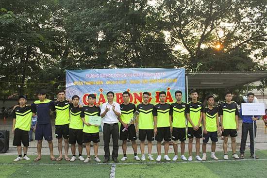 Bế mạc giải bóng đá sinh viên cơ khí 2014