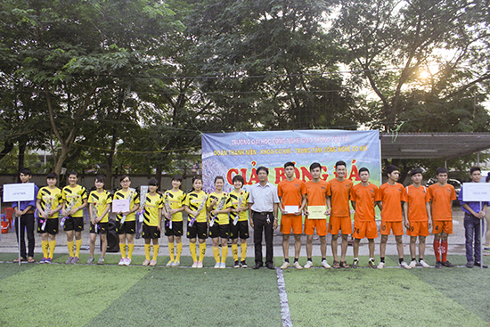 Bế mạc giải bóng đá sinh viên cơ khí 2014