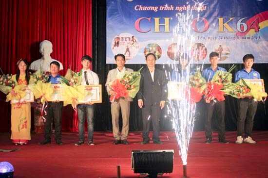 chao-tan-sinh-vien-khoa-64