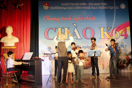 chao-tan-sinh-vien-khoa-64