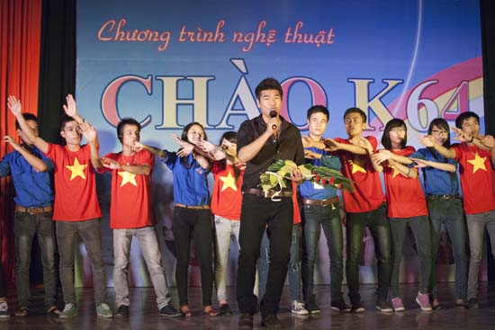 chao-tan-sinh-vien-khoa-64