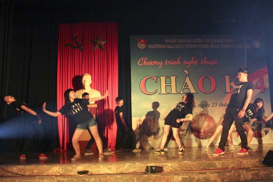 chao-tan-sinh-vien-khoa-64