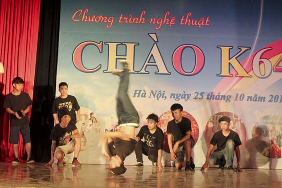 chao-tan-sinh-vien-khoa-64