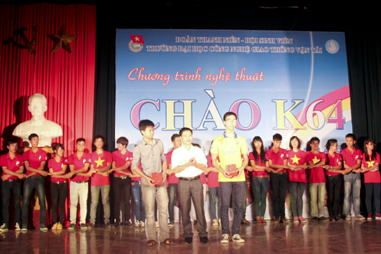 chao-tan-sinh-vien-khoa-64