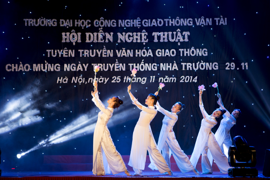 Rực rỡ sắc màu chương trình nhạc hội văn hóa giao thông, chào K65