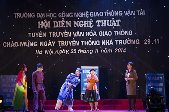 Rực rỡ sắc màu chương trình nhạc hội văn hóa giao thông, chào K65