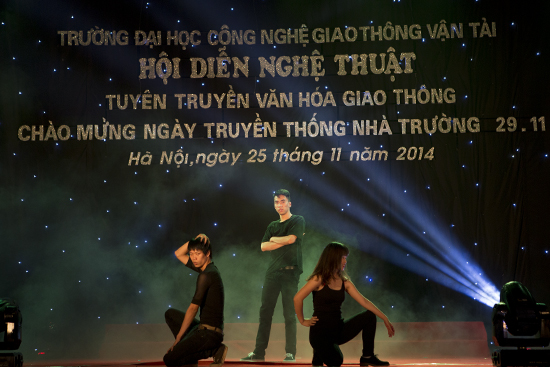 Rực rỡ sắc màu chương trình nhạc hội văn hóa giao thông, chào K65