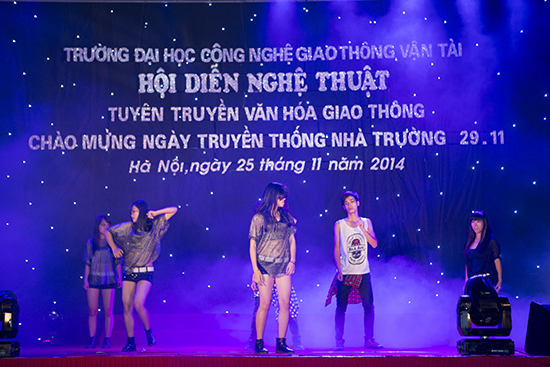 Rực rỡ sắc màu chương trình nhạc hội văn hóa giao thông, chào K65