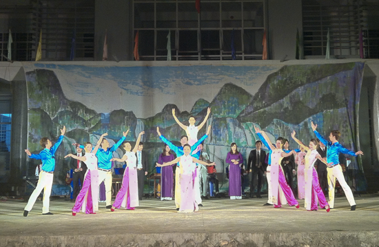 Chào xuân Việt Bắc