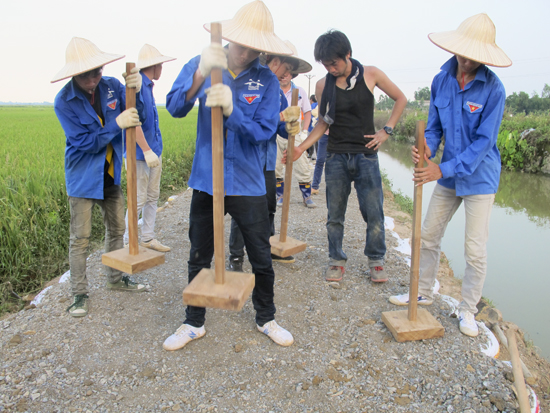 Sử dụng công nghệ Do-nou (túi đất) trong sử dụng và bảo trì đường giao thông nông thôn ở Việt Nam