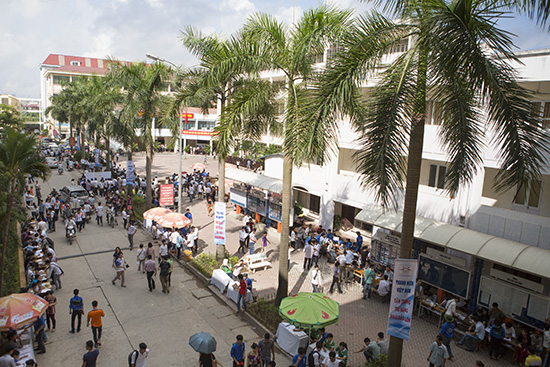 Hơn 2000 tân sinh viên K65 nhập học