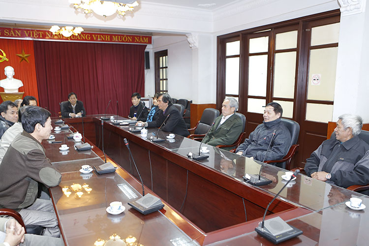 Gặp mặt cán bộ, giáo viên, viên chức nghỉ chế độ hưu trí năm 2014