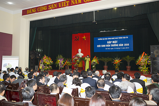 Gặp mặt cựu sinh viên trường năm 2014