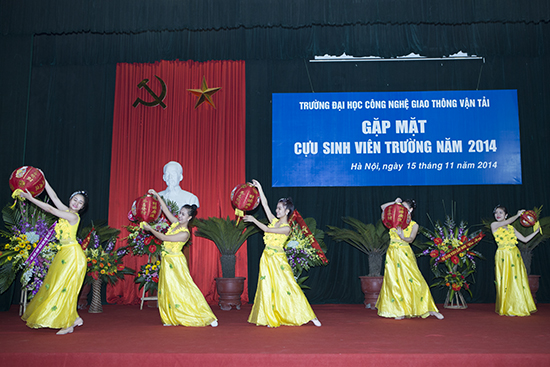 Gặp mặt cựu sinh viên trường năm 2014
