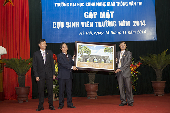 Gặp mặt cựu sinh viên trường năm 2014