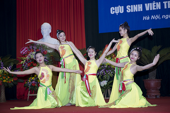 Gặp mặt cựu sinh viên trường năm 2014