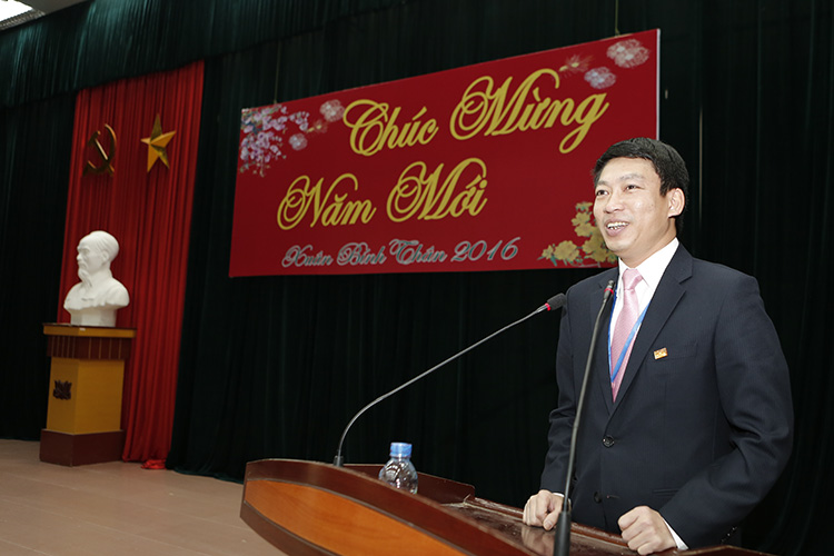 PGS.TS. Đào Văn Đông chúc mừng năm mới toàn bộ cán bộ, giảng viên Nhà Trường