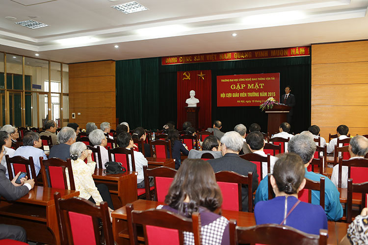 Gặp mặt Hội cựu giáo viên Trường Đại học Công nghệ Giao thông vận tải năm 2015