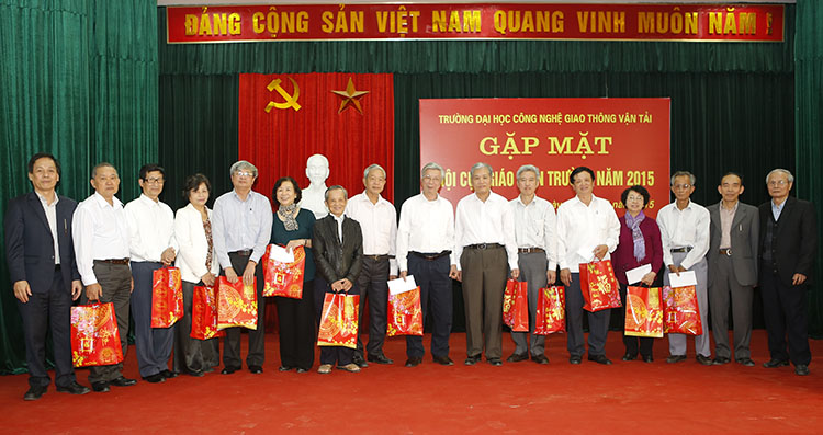 Gặp mặt Hội cựu giáo viên Trường Đại học Công nghệ Giao thông vận tải năm 2015