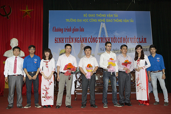 giao-luu-sinh-vien-voi-co-hoi-nghe-nghiep-2014-04