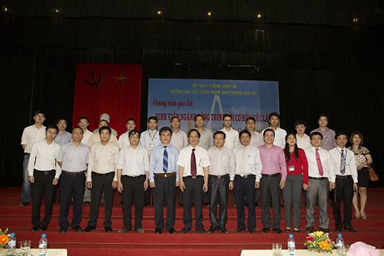 giao-luu-sinh-vien-voi-co-hoi-nghe-nghiep-2014-04