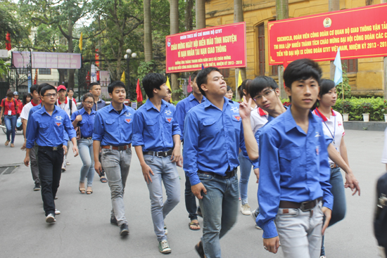 Hiến máu nhân đạo 2013
