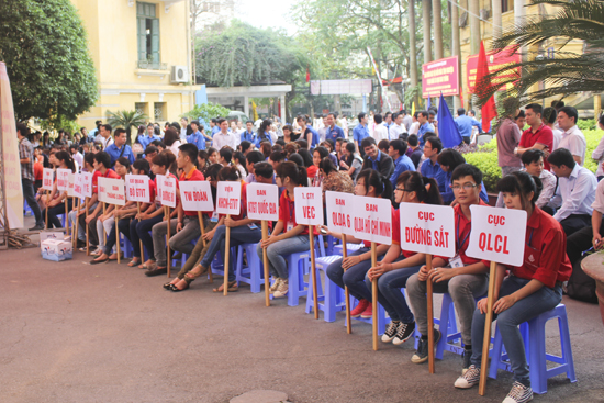 Hiến máu nhân đạo 2013