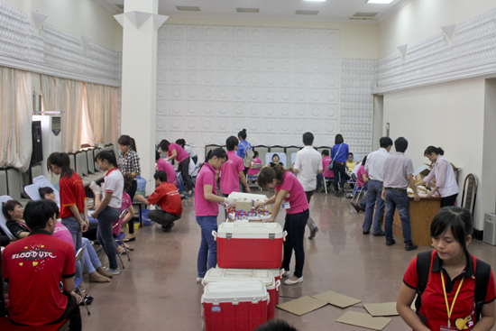 Hiến máu nhân đạo 2013