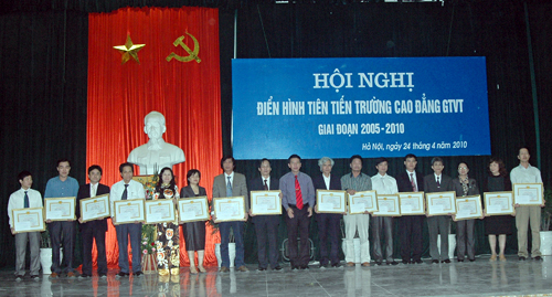 Hội nghị điển hình tiên tiến Cao đẳng GTVT 2010