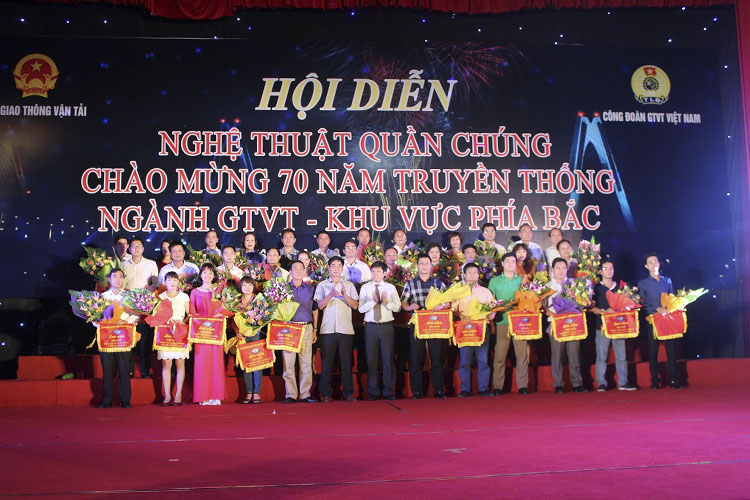 Hội diễn nghệ thuật quần chúng năm 2015 chào mừng 70 năm ngày truyền thống ngành GTVT