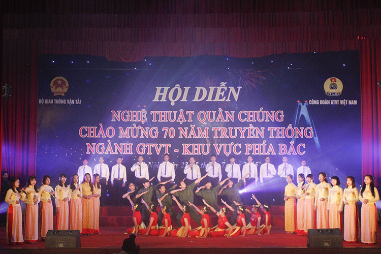 Hội diễn nghệ thuật quần chúng năm 2015 chào mừng 70 năm ngày truyền thống ngành GTVT