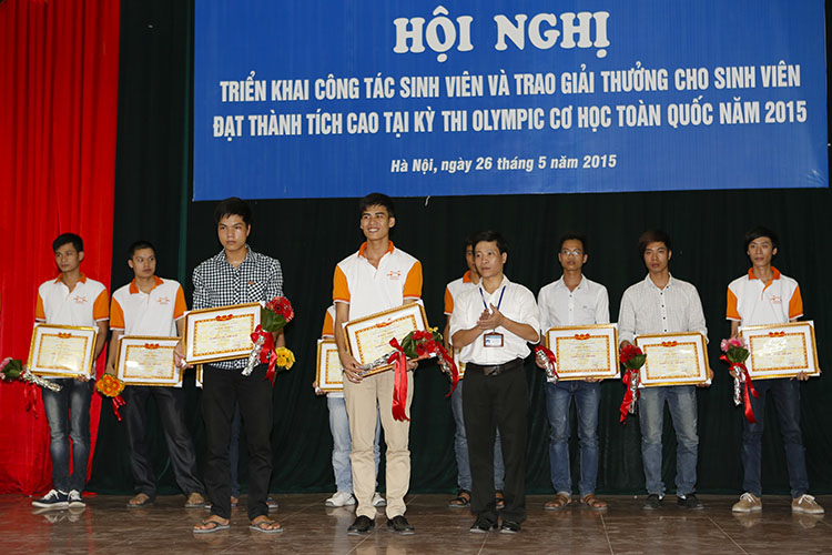 Hội nghị triển khai công tác sinh viên và trao giải cho sinh viên đạt thành tích cao tại kỳ thi Olympic cơ học toàn quốc năm 2015
