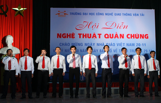 (utt.vn)Hội diễn nghệ thuật quần chúng năm 2011