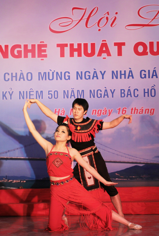 (utt.vn)Hội diễn nghệ thuật quần chúng năm 2011