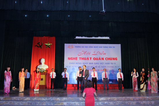 (utt.vn)Hội diễn nghệ thuật quần chúng năm 2011