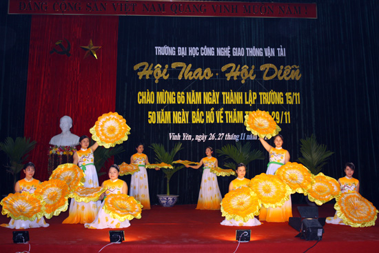 (utt.edu.vn)Hội thao hội diễn 2011 (utt.edu.vn)Hội thao hội diễn 2011