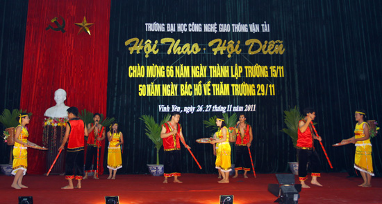 (utt.edu.vn)Hội thao hội diễn 2011 (utt.edu.vn)Hội thao hội diễn 2011