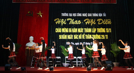 (utt.edu.vn)Hội thao hội diễn 2011 (utt.edu.vn)Hội thao hội diễn 2011