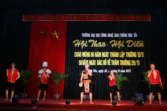 (utt.edu.vn)Hội thao hội diễn 2011 (utt.edu.vn)Hội thao hội diễn 2011