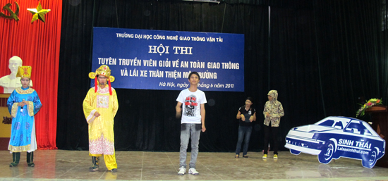 Hội thi tuyên truyền viên giỏi về an toàn giao thông và lái xe thân thiện môi trường - Đại học công nghệ GTVT - 2011