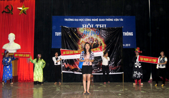 Hội thi tuyên truyền viên giỏi về an toàn giao thông và lái xe thân thiện môi trường - Đại học công nghệ GTVT - 2011
