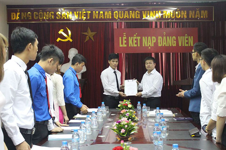 lễ kết nạp đảng viên