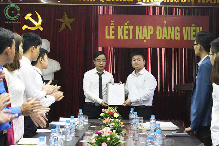 lễ kết nạp đảng viên