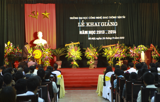 (utt.vn)Khai giảng năm học mới 2013-2014